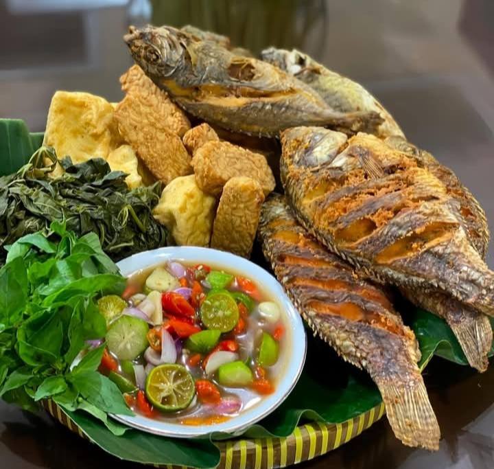 resep ikan nila goreng dan sambal lalapan yang khusus bagi Anda pecinta cita rasa autentik Nusantara