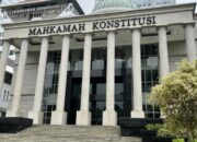 MK juga memerintahkan KPU Palopo untuk melaksanakan pemungutan suara ulang (PSU) dalam waktu maksimal 90 hari sejak putusan ini dibacakan