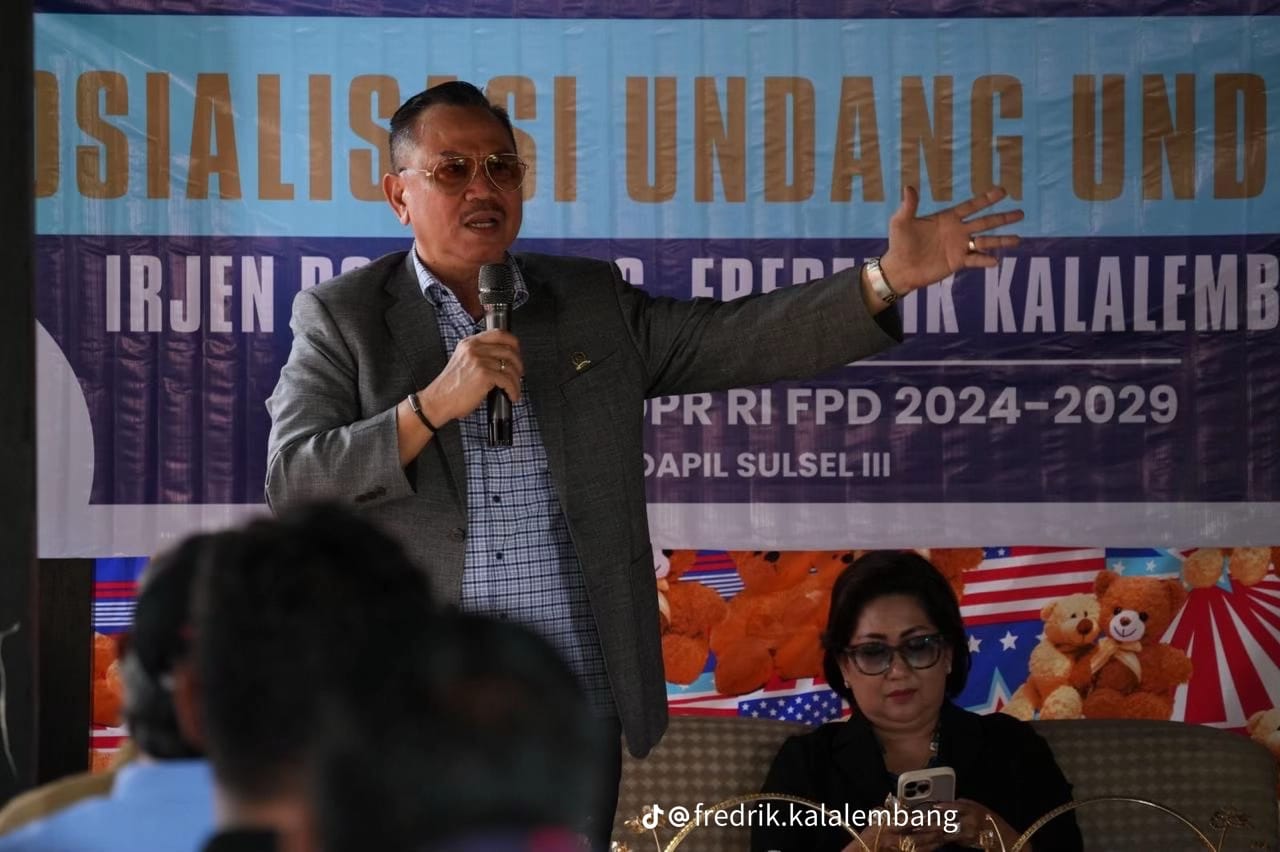 Anggota DPR RI dari Fraksi Demokrat, Irjen Pol (P) Drs. Frederik Kalalembang (JFK) saat melakukan reses di Paleteang, Kabupaten Pinrang (IST/ angindai.com)