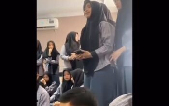 Siswa SMA 17 Makassar saat melakukan aksi protes di kantor Disdik Sulsel (Tangkap layar)