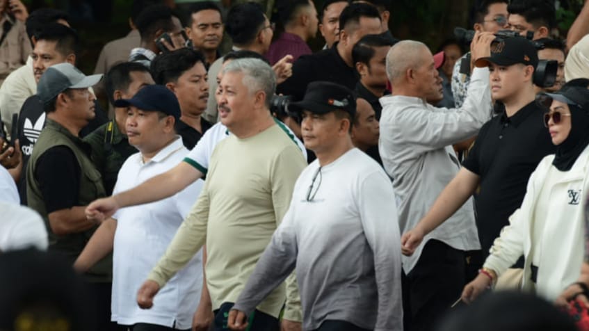 Bupati dan Wakil Bupati Pinrang terpilih Andi Irwan Hamid dan Sudirman Bungi bersama ratusan kepala daerah terpilih dari seluruh Indonesia mengikuti latihan baris-berbaris di Monumen Nasional (Monas), Gambir, Jakarta Pusat, Selasa (18/2/2025)