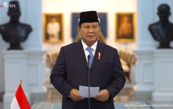 Foto: Presiden RI, Prabowo Subianto Menandatangani Keppres Pengangkatan Dewas dan Badan Pelaksana BPI Danantara. (Tangkapan Layar Youtube Sekretariat Presiden)