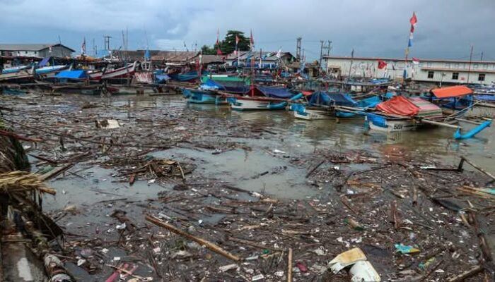 Hujan Intensitas Tinggi Mengakibatkan Banjir Bandang di Pelabuhan Ratu Sukabumi