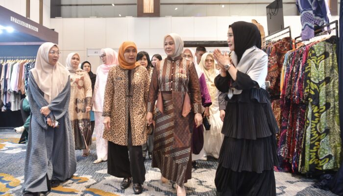 Lelang Pakaian Preloved di Trend Hijab Expo 2025, Dukung UMKM Perempuan Rentan