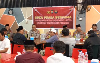 Kapolres Pinrang, AKBP Andiko Wicaksono, S.I.K, bersama jajarannya menggelar acara buka puasa bersama dengan jurnalis Kabupaten Pinrang