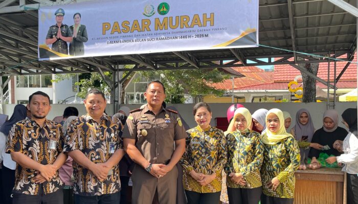 Masyarakat Padati Gerai Pasar Murah Ramadhan Kejari Pinrang