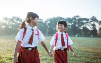 Pemerintah Indonesia resmi mengumumkan perpanjangan masa libur Lebaran tahun 2025 menjadi total 20 hari. Kebijakan ini berlaku untuk sekolah, madrasah, dan satuan pendidikan keagamaan, dengan jadwal libur dimulai lebih awal, yaitu pada Jumat, 21 Maret 2025