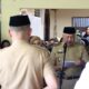 Bupati Pinrang, Andi Irwan Hamid, S.Sos memimpin upacara pelepasan jenazah Camat Tiroang A. Ansaruddin Maramat, S.STP di rumah duka, Jalan Pelita Timur, Kelurahan Laleng Bata, Kecamatan Paleteang, Selasa (11/3)