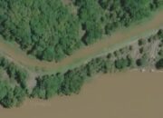 Kondisi sungai Saddang di Dusun Pakoro, Desa Massewae, Kecamatan Duampanua, Kabupaten Pinrang melalui tangkap layar google earth