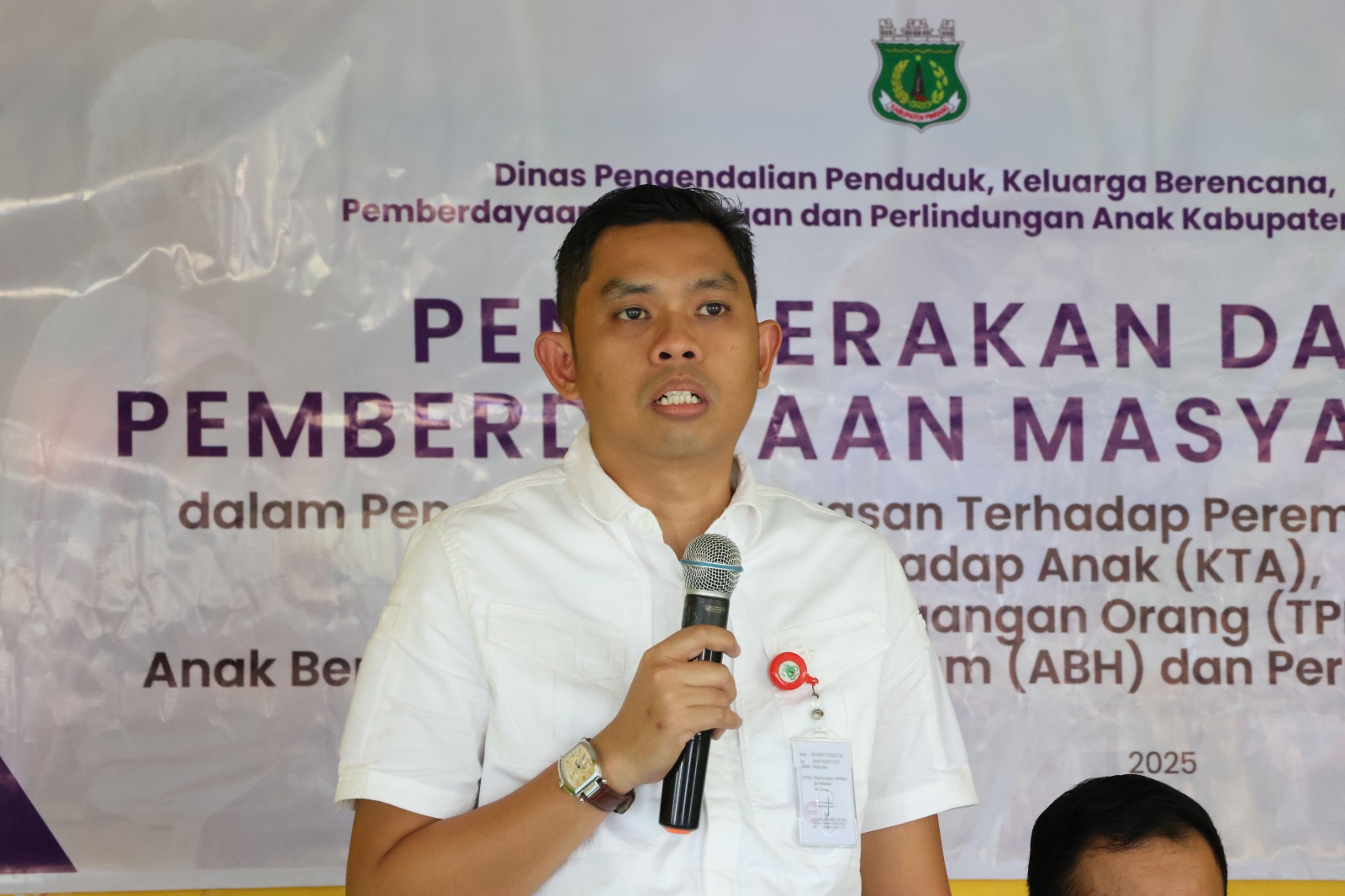 Kepala Dinas Komunikasi, Informatika, dan Persandian (Kominfosandi) Kabupaten Pinrang, A. Haswidy Rustam, mengingatkan masyarakat untuk meningkatkan kewaspadaan terhadap penyalahgunaan teknologi informasi