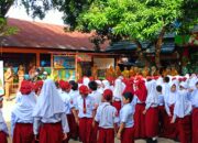 UPT SDN 1 Pinrang menyambut tahun ajaran baru 2025/2026 dengan menggelar kegiatan Masa Pengenalan Lingkungan Sekolah (MPLS). Foto: Angindai.com