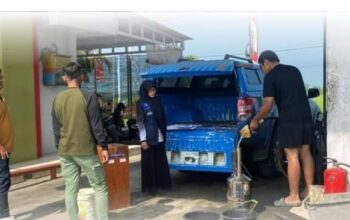 Pengujian Takaran Dispenser BBM di SPBU Palia Kecamatan Paleteang Kabupaten Pinrang oleh UML Disperindagem Kabupaten Pinrang - angindai.com