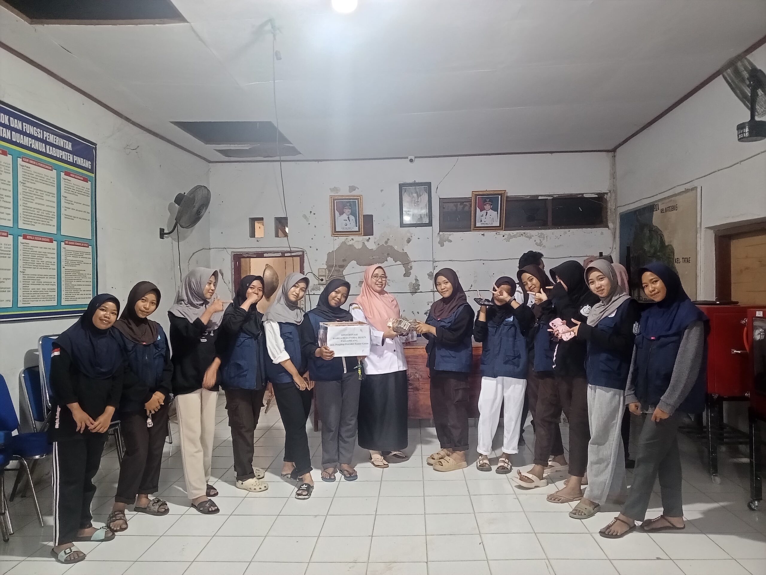 Organisasi Siswa Intra Sekolah (OSIS) dan Majelis Perwakilan Kelas (MPK) UPT SMP Negeri 7 Duampanua, Kabupaten Pinrang menggelar aksi galang dana (GALDAN) untuk membantu biaya operasi seorang warga Desa Paria yang mengidap tumor ganas