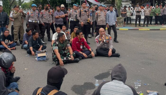 Kenaikan PBB 44,26 Persen Picu Aksi Demonstrasi Warga di Kantor Bupati Pinrang