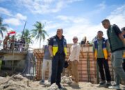 Bupati Irwan Hamid didampingi Kepala Badan Perencanaan Pembangunan, Riset dan Inovasi Daerah (Bapperida) H. A. Fahruddin Renreng serta Kepala Dinas Bina Marga, Cipta Karya dan Tata Ruang, Awaluddin Maramat, Kalaksana BPBD Pinrang Rhommy RM Manule (angindai.com)