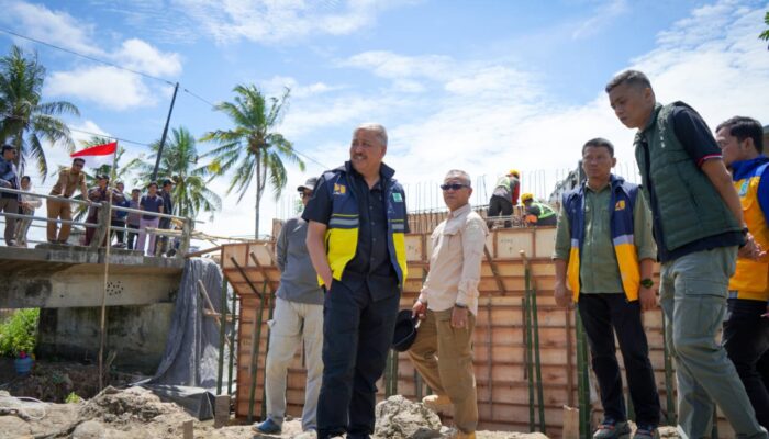 Bupati Pinrang Irwan Hamid Pantau Pembangunan Infrastruktur Jalan hingga Fasilitas Pendidikan