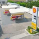 Kelangkaan BBM melanda SPBU swasta seperti Shell dan BP AKR sejak Agustus 2025. Pertamina Patra Niaga belum menerima permintaan suplai