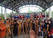 Kepala Dinas Pendidikan Pinrang, Andi Matjtja Moenta, hadiri pelatihan Mappadendang Toriolo di kantornya, 15 Juli 2025. Acara ini upaya pelestarian budaya Bugis - angindai.com