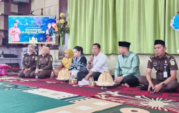 Kejaksaan Negeri Pinrang bersama IAD Daerah Pinrang sukses menggelar peringatan Maulid Nabi Muhammad SAW dengan pengajian, doa bersama, dan lomba hias Bura' pisang, memperkuat nilai keagamaan dan kebersamaan - angindai.com