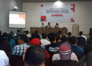 Anggota Komisi X DPR RI La Tinro La Tunrung menggelar bimbingan teknis desain produk untuk puluhan pelaku UMKM di Pinrang -angindai.com