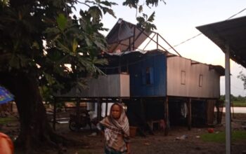 Angin Kencang Rusak Puluhan Rumah di Pinrang, BPBD Imbau Warga Waspada Cuaca Ekstrem -angindai.com