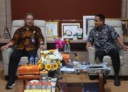 Kunjungan kerja Kepala Kantor Regional BKN Makassar, Nanang Subandi, bersama jajaran, diterima langsung oleh Wakil Bupati Pinrang, Sudirman Bungi, S.IP., M.Si., di ruang kerja Bupati Pinrang, Kamis (9/10) - angindai.com