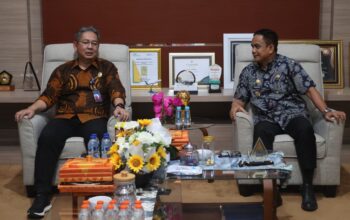 Kunjungan kerja Kepala Kantor Regional BKN Makassar, Nanang Subandi, bersama jajaran, diterima langsung oleh Wakil Bupati Pinrang, Sudirman Bungi, S.IP., M.Si., di ruang kerja Bupati Pinrang, Kamis (9/10) - angindai.com