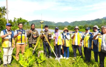 Kolaborasi Dinas SDABK Pinrang dan BBWSPJ lakukan survei desain dan pengukuran hidromatik (12-13/11/2025) untuk mitigasi abrasi tanggul Sungai Saddang di Desa Teppo dan Masolo.