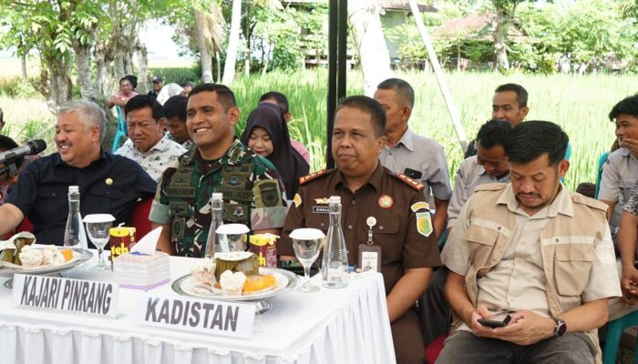 Kadis TPHP Dampingi Bupati Pinrang Ikuti Vicon bersama Kasad Maruli Bahas Tentang Pengairan Pertanian Terpusat