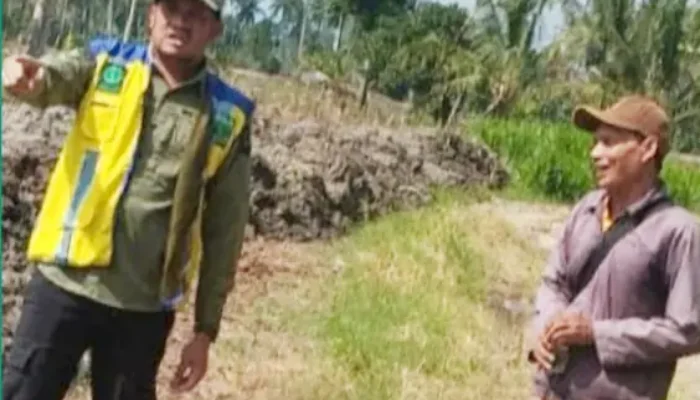 Dinas SDA-BK Kerahkan Alat Berat Keruk Saluran Sekunder Sikkuala