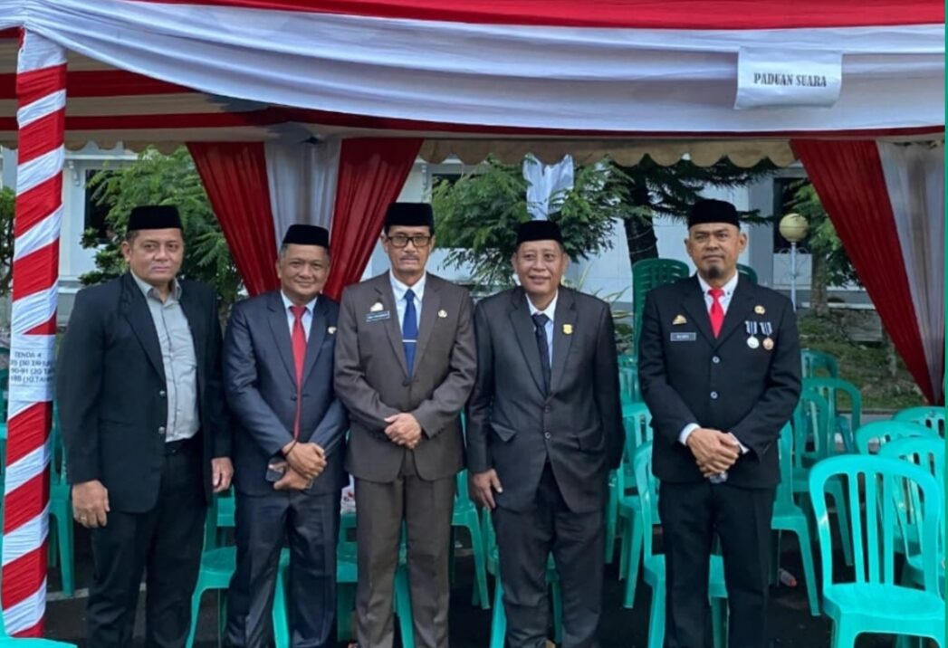 Kabupaten Pinrang menggelar upacara khidmat peringatan HUT ke-80 Kemerdekaan RI dipimpin Bupati A. Irwan Hamid. Upacara menjadi momentum refleksi ASN untuk meningkatkan disiplin dan pelayanan, sebagaimana ditekankan oleh Sekretaris Dinas SDABK Muhammad Hasbi