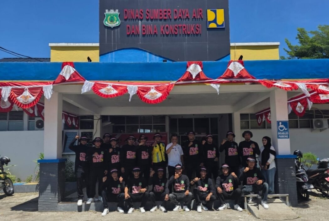 Jaga Kekompakan, Sekretaris SDABK Pinrang Lepas Tim Gerak Jalan HUT ke-80 RI