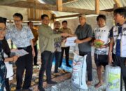 Kadis TPHP Salurkan Bantuan Saprodi Cabai Rawit, Perkuat Ketahanan Pangan dan Kendalikan Inflasi